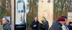 Mahnung. Das Original-Segment soll auch an die Mauertoten erinnern.