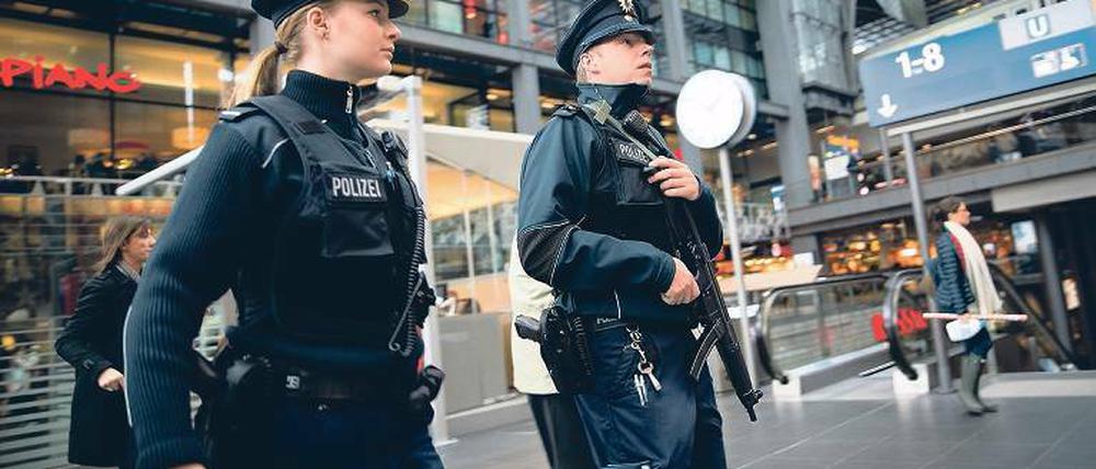 Mit Hund. Auch die Bundespolizei lässt sich tierisch begleiten.