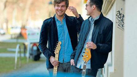 Lieber ehrlich. Felix Noster und Maximilian Sterr alias John Apart passen nicht in die traditionell eher rockige Potsdamer Musikszene. Sich verbiegen, um mehr Auftritte zu bekommen, wollen sie aber nicht.