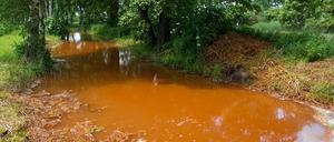 Schön ist das nicht: Durch den Braunkohle-Tagebau ist die Spree verockert.