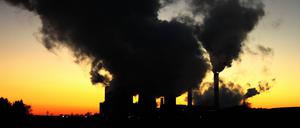 Schwarze Wolken über den schönen Zielen: Braunkohle bleibt in Brandenburg ein Streitthema.