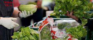 Den vielen Ehrenamtlichen in Potsdam, die zum Beispiel bei der Tafel helfen, muss man dankbar sein.