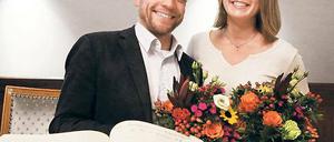 Geehrt. Torben Schmidtke und Maike Naomi Schnittger haben sich in das Goldene Buch der Stadt eingetragen.