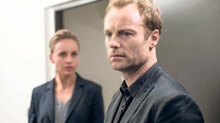 Schuldig oder nicht? Die Polizei glaubt, dass Thomas Altmann (Mark Waschke) seine Frau getötet hat, Anwältin Lavinia Bertok (Petra Schmidt-Schaller) hält zu ihm.