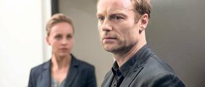 Schuldig oder nicht? Die Polizei glaubt, dass Thomas Altmann (Mark Waschke) seine Frau getötet hat, Anwältin Lavinia Bertok (Petra Schmidt-Schaller) hält zu ihm.