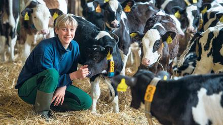 Ausgezeichnet tierlieb. Die Tierwirtin Rebecca Harnack aus Dannenberg nahe Bad Freienwalde ist beim Endausscheid des 32. Berufswettbewerbes der Deutschen Landjugend Bundessiegerin in der Sparte Tierwirte geworden.