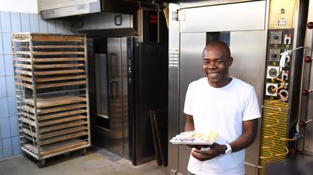 Der von Abschiebung bedrohte Flüchtling aus Kamerun darf seine Ausbildung in Groß Kreutz fortsetzen.