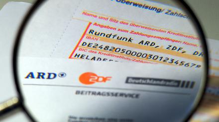 Das Landgericht Potsdam habe die Anordnung von sechs Monaten Erzwingungshaft gegen die alleinerziehende Mutter aufgehoben.
