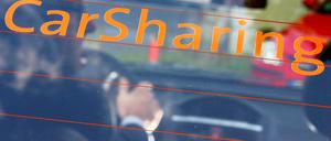 Beim Carsharing werden Autos von mehreren Personen gemeinschaftlich genutzt.