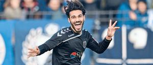 Torjubel mit besonderer Note. Im vergangenen Sommer wechselte Abulkadir Beyazik vom FC Viktoria 1889 Berlin zum SV Babelsberg 03. Am gestrigen Sonntag traf der 19-Jährige zum 4:1-Endstand gegen seinen Ex-Verein.