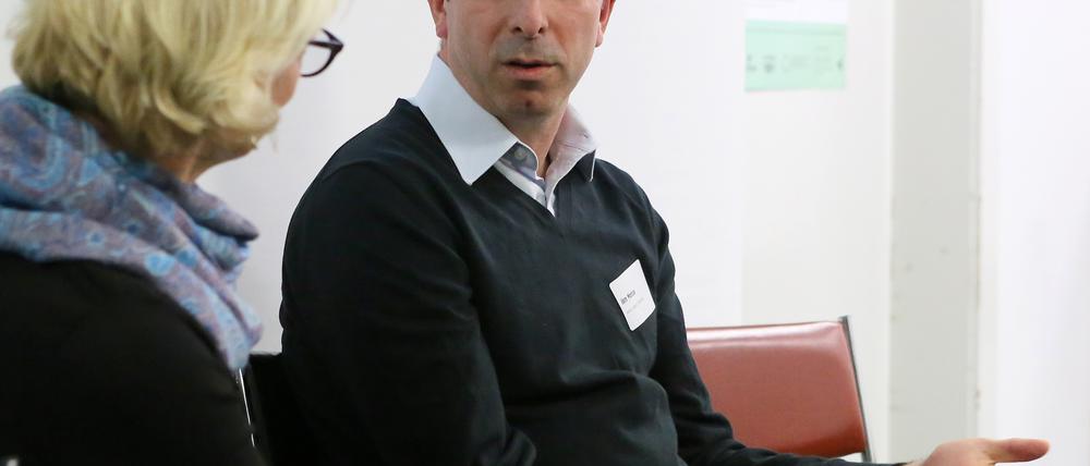 Der Autor Jörn Morisse las und diskutierte im Rechenzentrum.