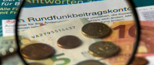 "Wir müssen den Rundfunkbeitrag aus Gründen der Gerechtigkeit von jedem einfordern", sagte ein Sprecher des rbb.