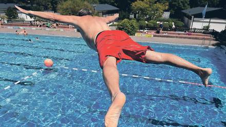Bald aus Edelstahl. Die Becken im Freibad Kiebitzberge sollen im Winter 2017/18 mit Edelstahl ausgekleidet werden. Zudem soll das Wasser nachhaltig erwärmt werden.