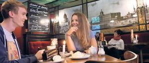 Gemütlich, plüschig, lecker. Im „Heider“ gibt es Torten der Traditionsbäckerei Rabien. Hier treffen sich Touristen, Spaziergänger, Potsdamer Stammgäste. In der DDR kam hier auch die Szene der Andersdenkenden zusammen, Künstler, Intellektuelle und Punks. Und die Stasi hörte bis zuletzt mit.