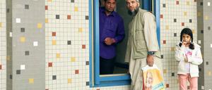 Platzprobleme. Imam Kamal Mohamad Abdallah (Mitte) möchte, dass Potsdams Muslime auch in Potsdam beten können. Doch die kleine Moschee in der Straße Am Kanal reicht nicht mehr aus. Nun wird nach einer dauerhaften Alternative gesucht.