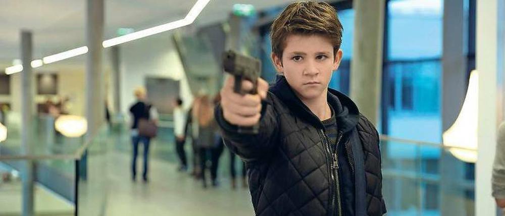 Wer hat versagt? Der 14-jährige Felix (Enzo Gaier) erschießt fünf Menschen an seiner Schule, vier weitere Menschen werden schwer verletzt.