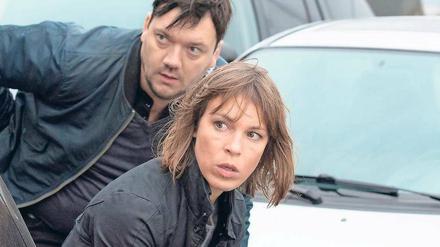 Kurz vor dem Zugriff. Das Rostocker Fahnderduo Alexander „Sascha“ Bukow (Charly Hübner) und Katrin König (Anneke Kim Sarnau) jagt Drogenkuriere.