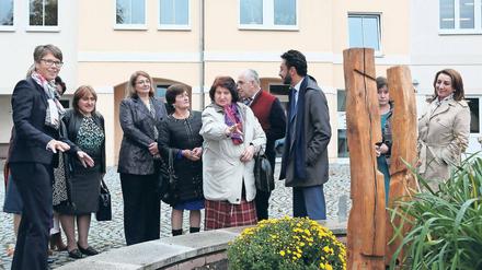 Mein Rathaus. Meine Gemeinde. Bürgermeisterin Kerstin Hoppe (CDU) im Gespräch mit den armenischen Amtskolleginnen.