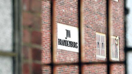 Hinter Gittern. Über die Haftbedingungen in Einrichtungen wie der Justizvollzugsanstalt Brandenburg wird im Zuge der rot-roten Justizreform debattiert. Von Experten bekommen die verschiedenen und teils heftig umstrittenen Neuerungen gute Noten.