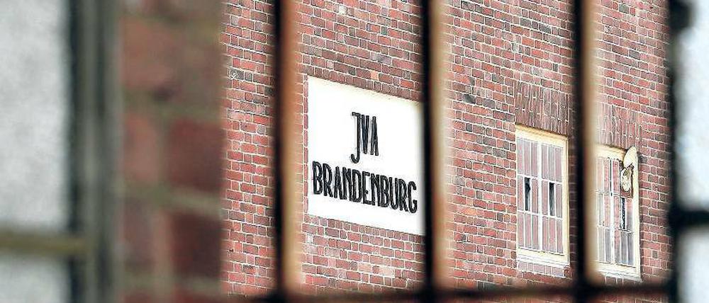 Hinter Gittern. Über die Haftbedingungen in Einrichtungen wie der Justizvollzugsanstalt Brandenburg wird im Zuge der rot-roten Justizreform debattiert. Von Experten bekommen die verschiedenen und teils heftig umstrittenen Neuerungen gute Noten.