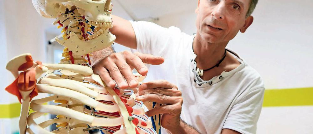 Erfolgreiche Flucht. Heute betreibt der 49-Jährige Ibrahim Khourshid drei Physiotherapiezentren in Potsdam, Geltow und Glindow. Doch um nach Deutschland zu kommen musste der gebürtige Iraker sein Leben aufs Spiel setzen. 25 Jahre ist es nun her, dass er vor dem Regime Saddam Husseins aus seiner Heimat fliehen musste.