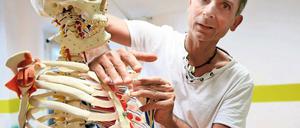 Erfolgreiche Flucht. Heute betreibt der 49-Jährige Ibrahim Khourshid drei Physiotherapiezentren in Potsdam, Geltow und Glindow. Doch um nach Deutschland zu kommen musste der gebürtige Iraker sein Leben aufs Spiel setzen. 25 Jahre ist es nun her, dass er vor dem Regime Saddam Husseins aus seiner Heimat fliehen musste.