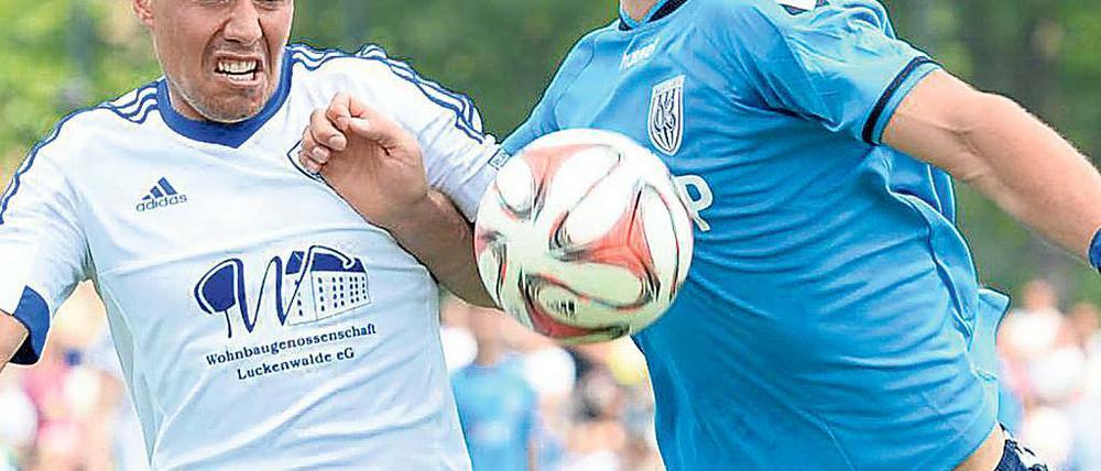 Das bislang letzte Duell zwischen Nulldrei und Luckenwalde im märkischen Cup-Wettbewerb liegt nur knapp vier Monate zurück. Andis Shala (r.) gewann damals mit dem SVB das Finale gegen André Leimbachs FSV.