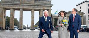 Bitte Lächeln. Michael Müller (r.) und das Königspaar bringen sich in Pose.