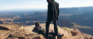 Mensch oder Maschine? Der Revolverheld (Ed Harris, vorne) in der Serie „Westworld“ ist der Wiedergänger des legendären Film-Cowboys Gunslinger aus den 1970er Jahren.