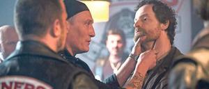 Bei „Tatort“-Kommissar Faber (Jörg Hartmann, r.) hat der Zuschauer schon lange das Gefühl, dass er latent lebensmüde ist. Diesmal legt er sich mit Rockern an.