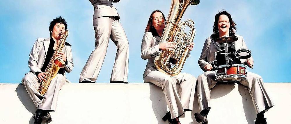 Von wegen Jazz ist Männersache. Die vier Musikerinnen von Brassappeal treten mit ihrem Repertoire von Louis Armstrong bis zu den Andrew Sisters am Samstag um 19.30 Uhr im Theaterschiff auf.