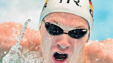 Vielseitig durch das Wasser. In allen Schwimmdisziplinen hält Johannes Hintze Deutsche Altersklassenrekorde, von den Sprintstrecken bis in den Ausdauerbereich.