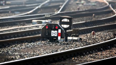 Auch Bahnpendler müssen sich auf erhebliche Verkehrseinschränkungen einstellen.