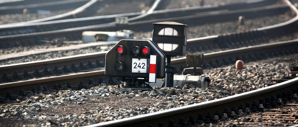 Auch Bahnpendler müssen sich auf erhebliche Verkehrseinschränkungen einstellen.