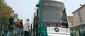 Zuschussgeschäft. 31,9 Millionen Fahrgäste zählte Potsdams Verkehrsbetrieb im vergangenen Jahr – ein Rekordwert. Doch die Einnahmen aus den Tickets reichen bei Weitem nicht aus, um die Kosten zu decken. Nun sollen die Fahrpreise kräftig steigen.