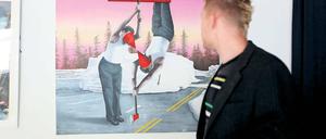 Kunst statt Kiffen. Martin ist beeindruckt von den Bildern der gegenwärtigen Ausstellung. Zu Hause malt er selber, bei Frust hilft ihm Kunst jetzt besser als Kiffen.