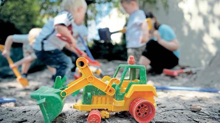 Baustelle Kitafinanzierung. Der Betreuungsschlüssel an Brandenburger Kitas ist bundesweit mit am schlechtesten. Das Land will die Lage mit einem Kitaprogramm und 69 Millionen Euro zusätzlichen Investitionen verbessern. Kitaträger und Elternvertreter in Potsdam sind skeptisch, dass das klappt.