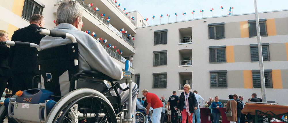 Auch Hunde erlaubt. Das neue Seniorenzentrum kostete rund elf Millionen Euro und bietet Platz für 124 Bewohner – inklusive einem Wohnbereich für Demenzkranke.