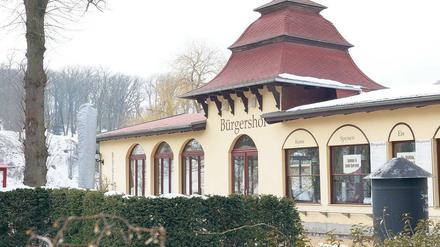 Der rustikale Bürgershof gegenüber dem Park Babelsberg in Klein Glienicke: So sah es im Winter 2016 aus.