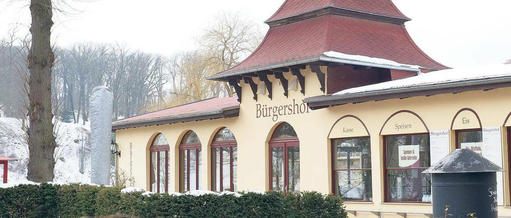 Der rustikale Bürgershof gegenüber dem Park Babelsberg in Klein Glienicke: So sah es im Winter 2016 aus.