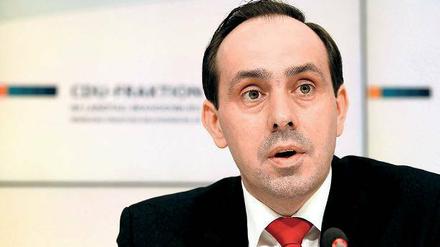 Milliarden verteilt. Finanzminister Christian Görke (Linke) brachte den Doppelhaushalt ein. Er betonte, das Land habe keine neuen Schulden gemacht.