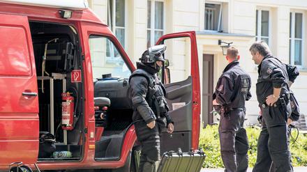 Neue Strukturen. Ein Spezialeinsatzkommando im August bei der Festnahme eines 27-Jährigen in Eisenhüttenstadt. Der Mann stand im Verdacht, einen Anschlag zu planen. Die brandenburgische Polizei gibt dem Anti-Terror-Kampf künftig mehr Gewicht.