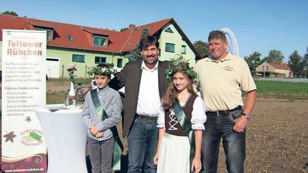 Kleine Kostprobe. Zum Rübchenfest am Sonntag kommt die erste Ernte des Teltower Edelgemüses traditionell auf den Tisch. Bis zur Haupternte im Oktober sollen die Rübchen aber noch ein bisschen wachsen.
