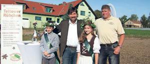 Kleine Kostprobe. Zum Rübchenfest am Sonntag kommt die erste Ernte des Teltower Edelgemüses traditionell auf den Tisch. Bis zur Haupternte im Oktober sollen die Rübchen aber noch ein bisschen wachsen.