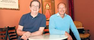 Die Neuen. Steffen Löser (links) und Christian Schnell betreiben seit drei Jahren die Künstleragentur Stageworkers in Berlin. Noch-Theaterchef Siegfried Patzer bot ihnen seine Nachfolge an, ab Januar 2017 übernehmen sie für fünf Jahre. Am Programm wird sich vorerst nicht viel ändern, nur die Preise steigen leicht.
