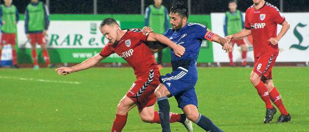 Defensivprobleme. SVB-Team um Nils Fiegen (l.) offenbarte Schwächen.