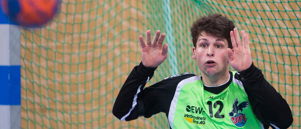Er bleibt doch. Sebastian Schulz hat entgegen einen neuen Vertrag beim VfL Potsdam erhalten und wird sich somit auch weiterhin im VfL-Dress den heranfliegenden Bällen entgegenstellen.