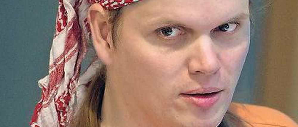 Schauriger Fall. Polizisten fanden die Leiche des Piratenpolitikers Gerwald Claus-Brunner am Montag in seiner Steglitzer Wohnung. Dort wurde auch ein zweiter Leichnam entdeckt – möglicherweise ein Opfer Claus-Brunners.