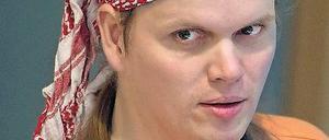 Schauriger Fall. Polizisten fanden die Leiche des Piratenpolitikers Gerwald Claus-Brunner am Montag in seiner Steglitzer Wohnung. Dort wurde auch ein zweiter Leichnam entdeckt – möglicherweise ein Opfer Claus-Brunners.