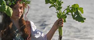 Die Teltower Rübchenprinzessin Ann eröffnet mit Rübchenprinz Louis die Rübchen-Saison in Teltow.